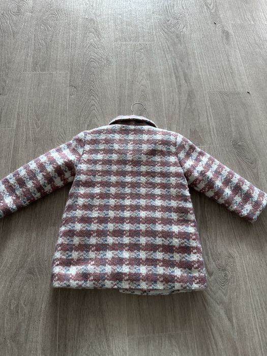 Продам новеньке пальто на дівчинку