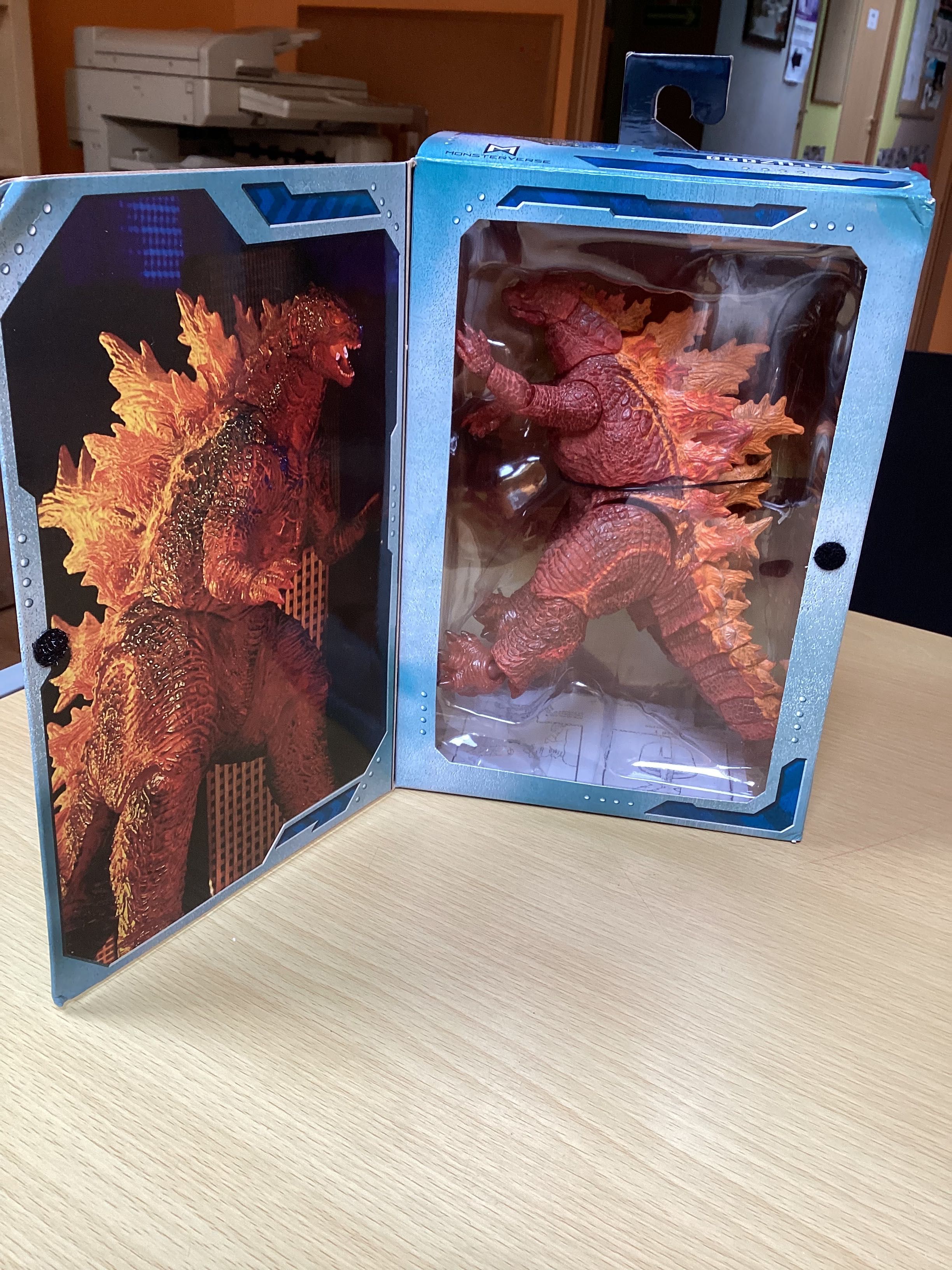 Figurka Burning Godzilla Kong of Monsters