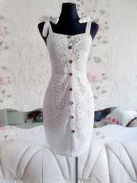 sukienka biała dopasowana kwiaty ornament wiązane rękawy haft ażurowa