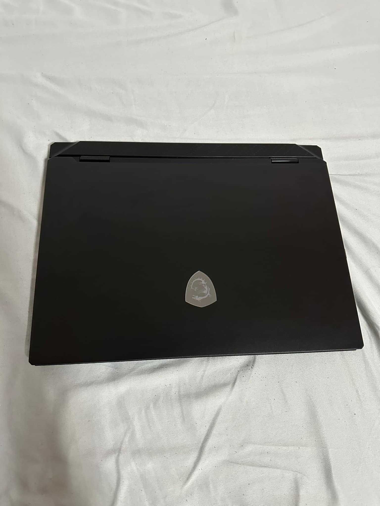 Laptop gamingowy MSI Raider 18 + Stojak Kensington + Pokrowiec 18"
