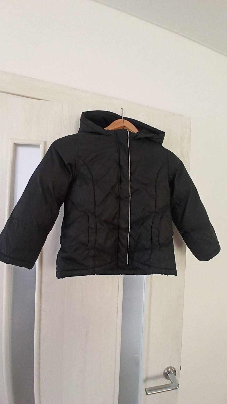 Продам детские курточки на мальчика.Возраст 3-4года.
