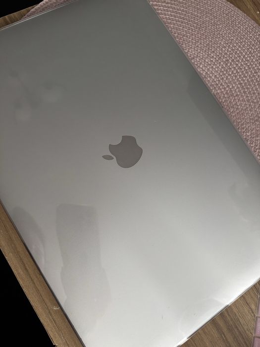 MacBook Pro 15” 2018/ i7/ 16GB/ 512GB SSD. 21 Cykli ładowań