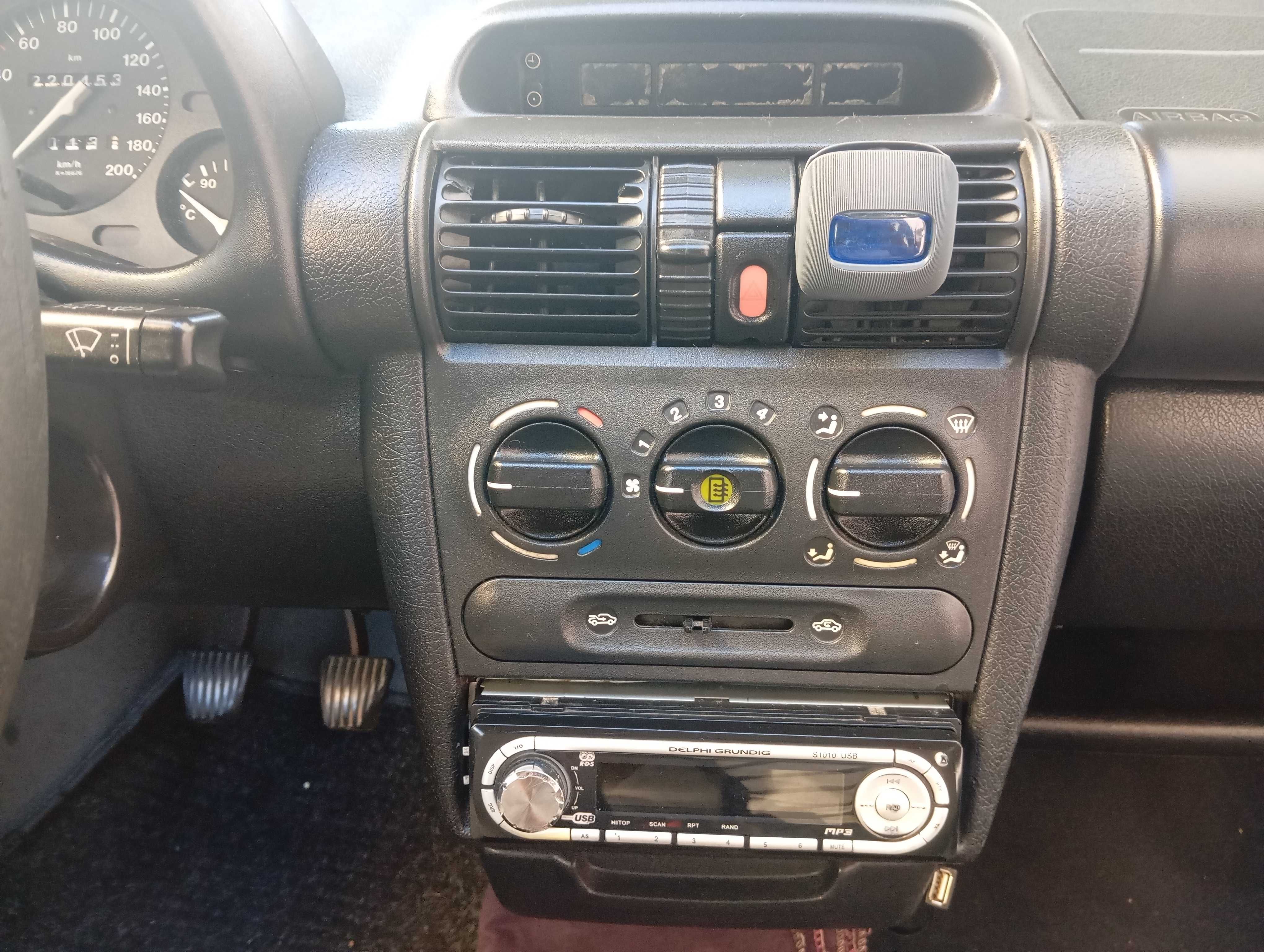 Opel Corsa 1.0 de 99