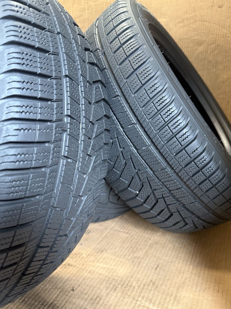 Kpl opon zimowych HANKOOK Winter i*cept Evo2 215/55 R16
