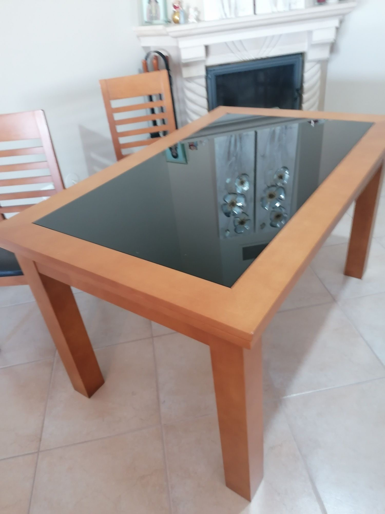 Mesa e 4 cadeiras