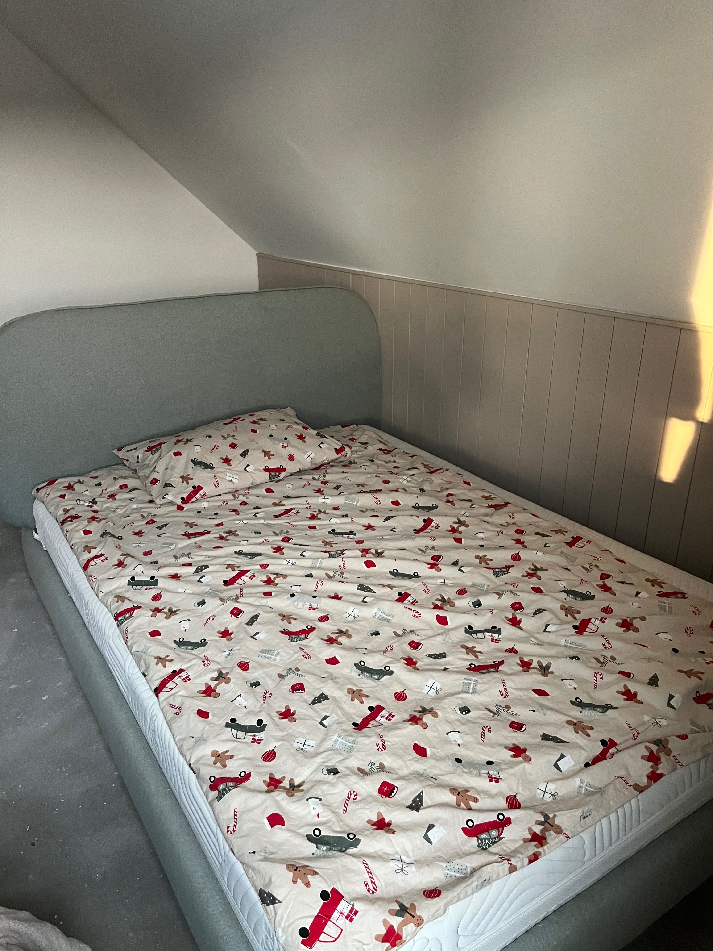 Ikea łóżko sypialniane