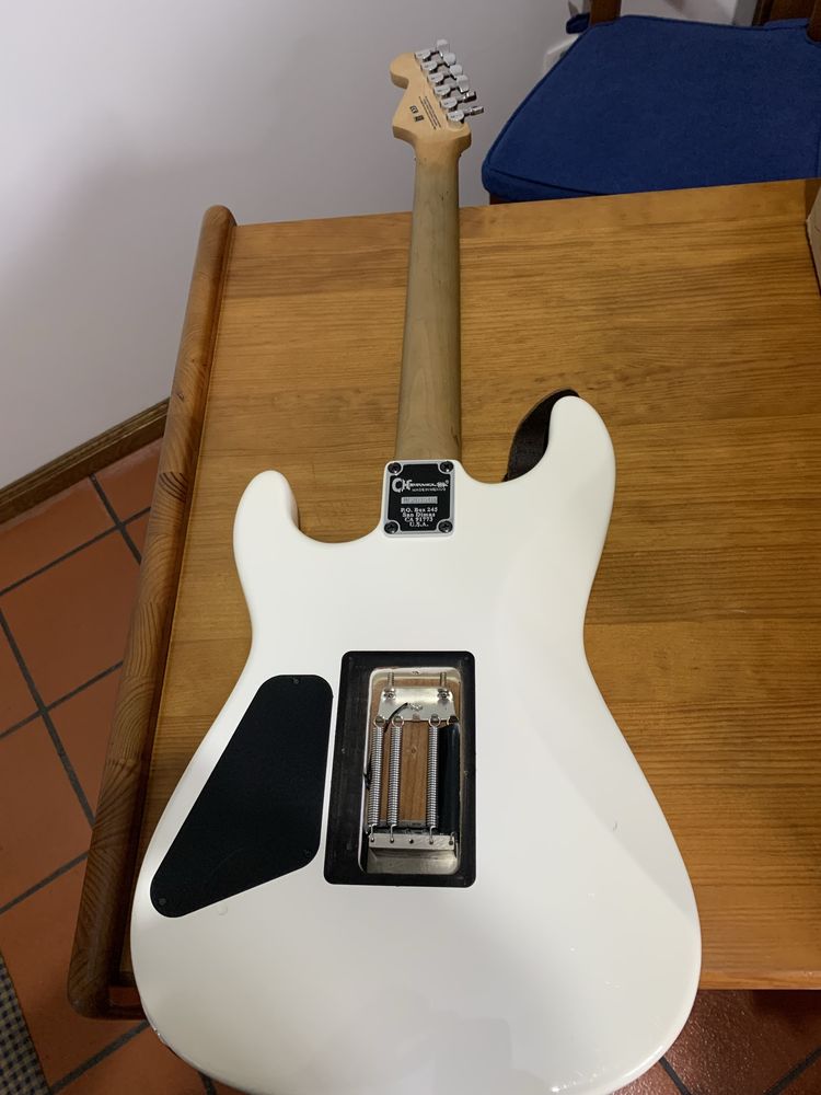 Guitarra Charvel San Dimas Pro Mod