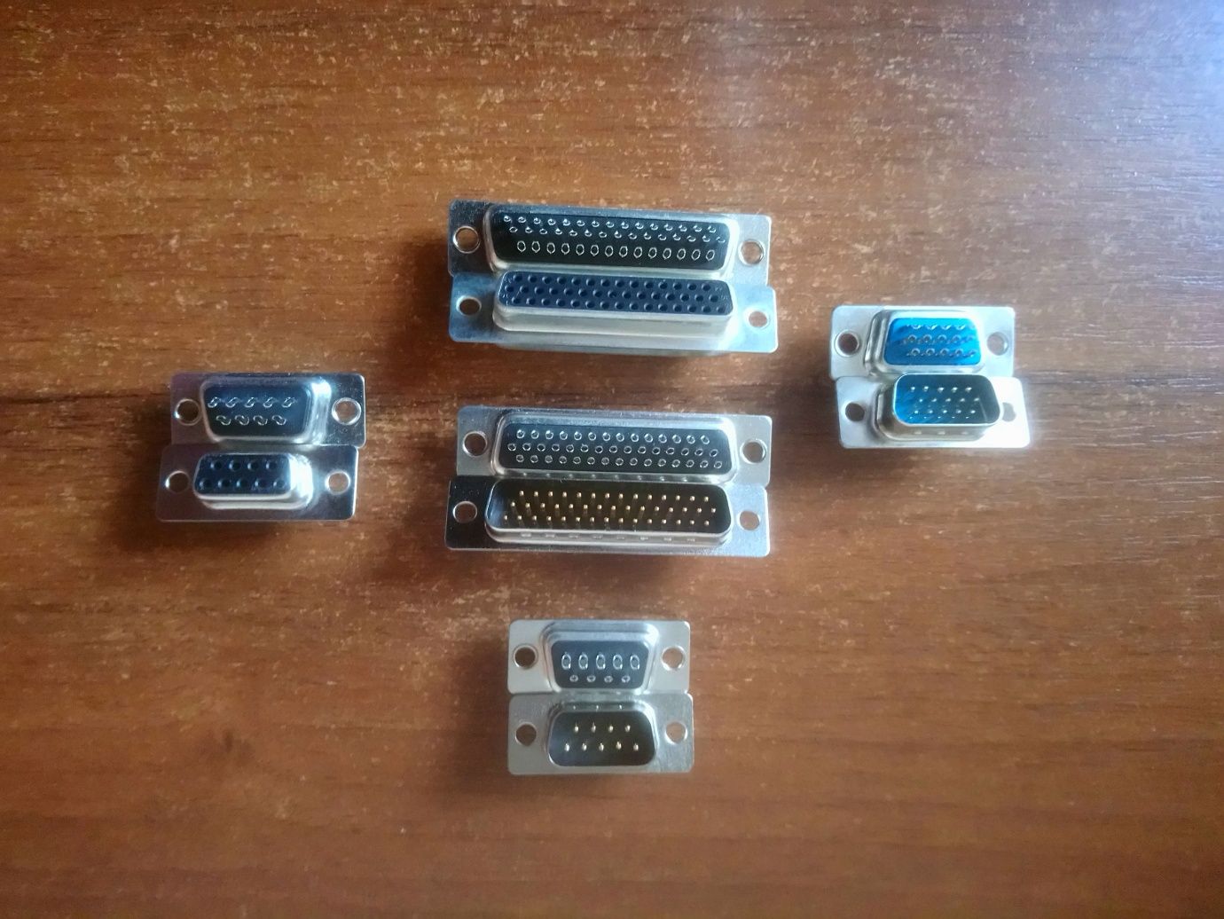 Разъемы DB-9, DB-15,DB-44 под пайку с корпусами (новые).