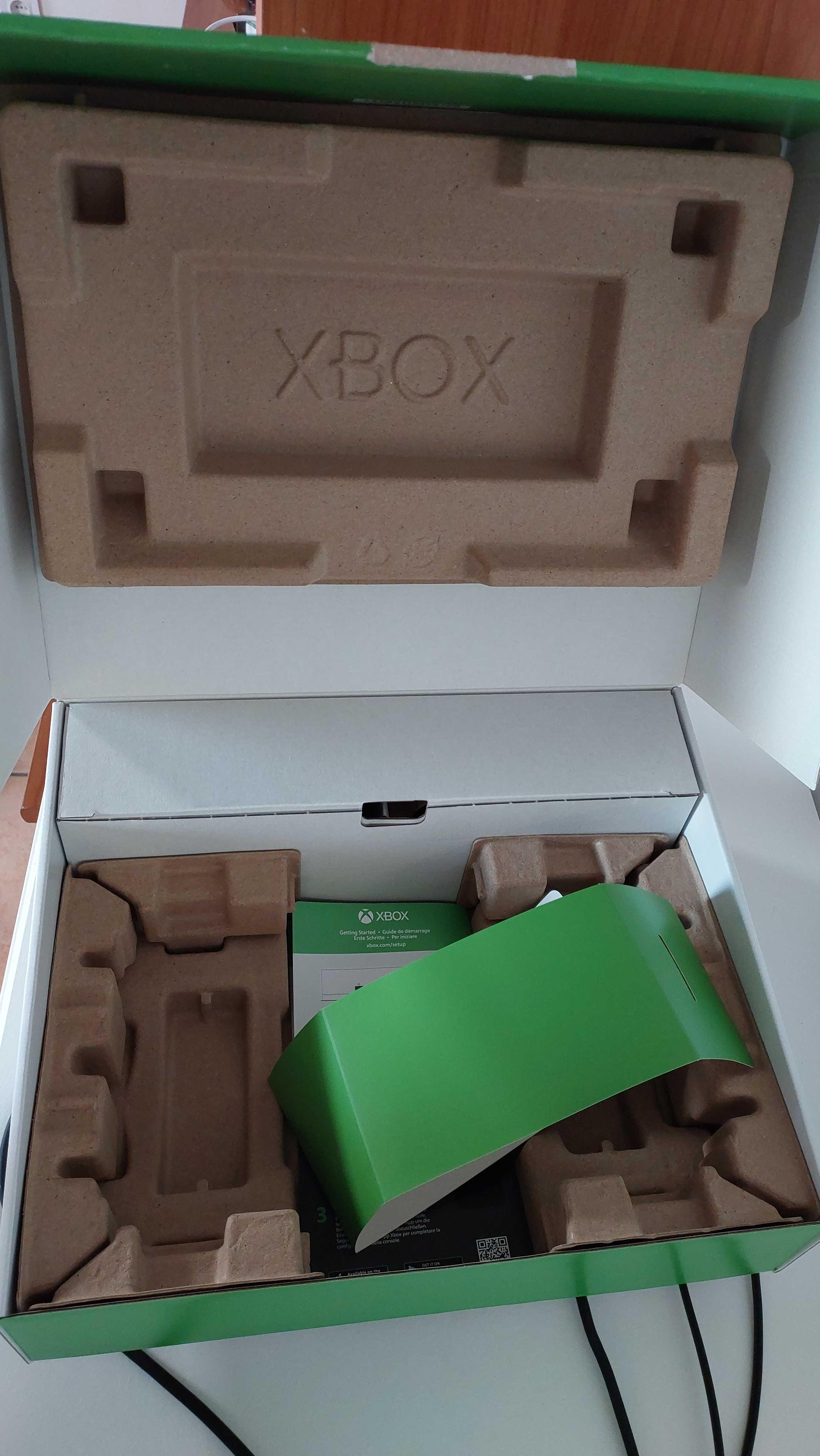 Xbox Series S + Comando + Headset HyperX + 2 Baterias Recarregáveis