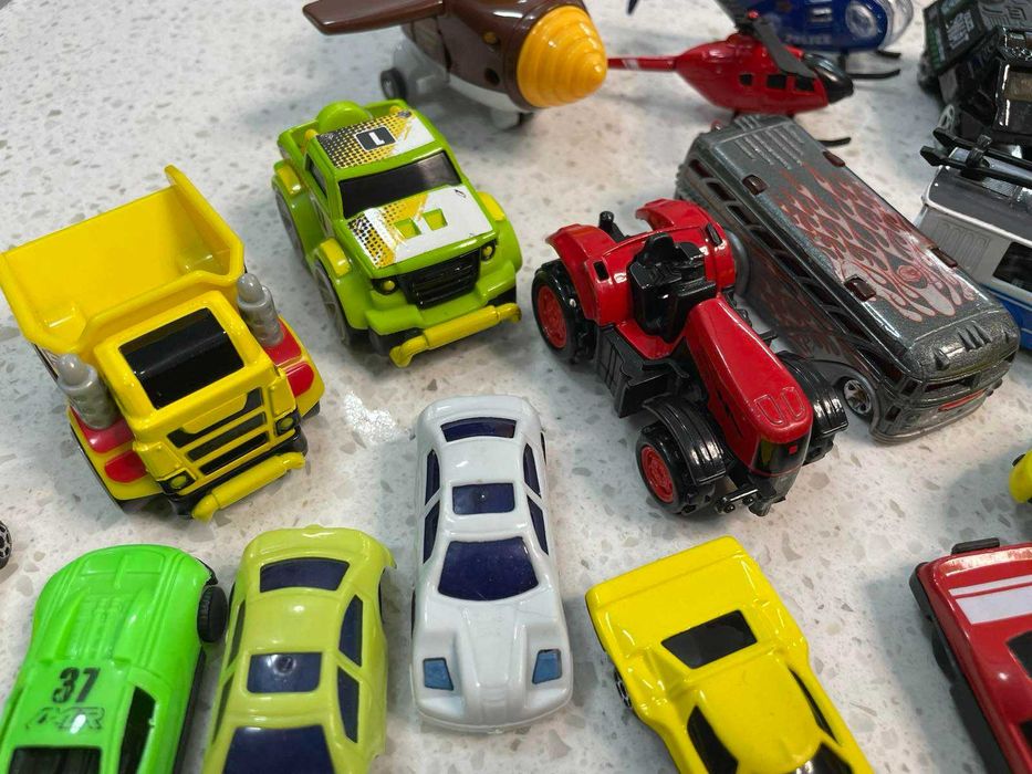 Продаю Велику Колекцію Іграшкових Машинок та Спецтехніки!