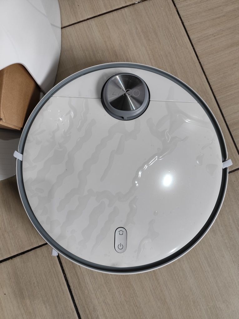 ZACO M1S Robot odkurzający i myjący ze stacją na brudną i czystą wodę