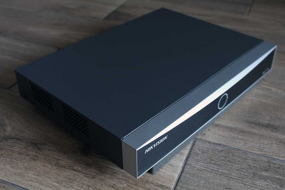 8 канальный видеорегистратор Hikvision DS-7608NXI-K1 (B) AcuSense