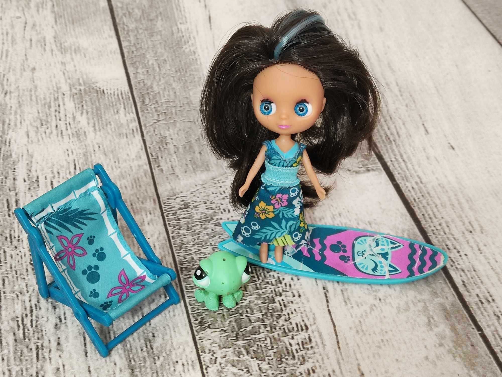 Laleczka Blythe LPS z deską surfingowa leżaczek żółwik Hasbro