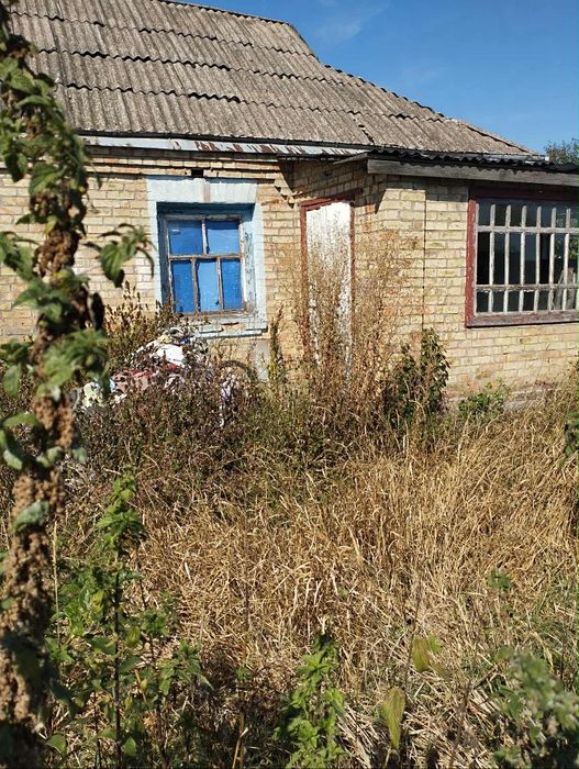 Продам земельну ділянку з будинком