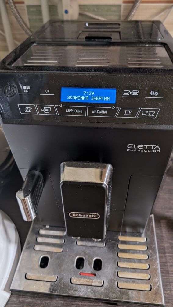 Кофемашина Delonghi з капучіно, лате.