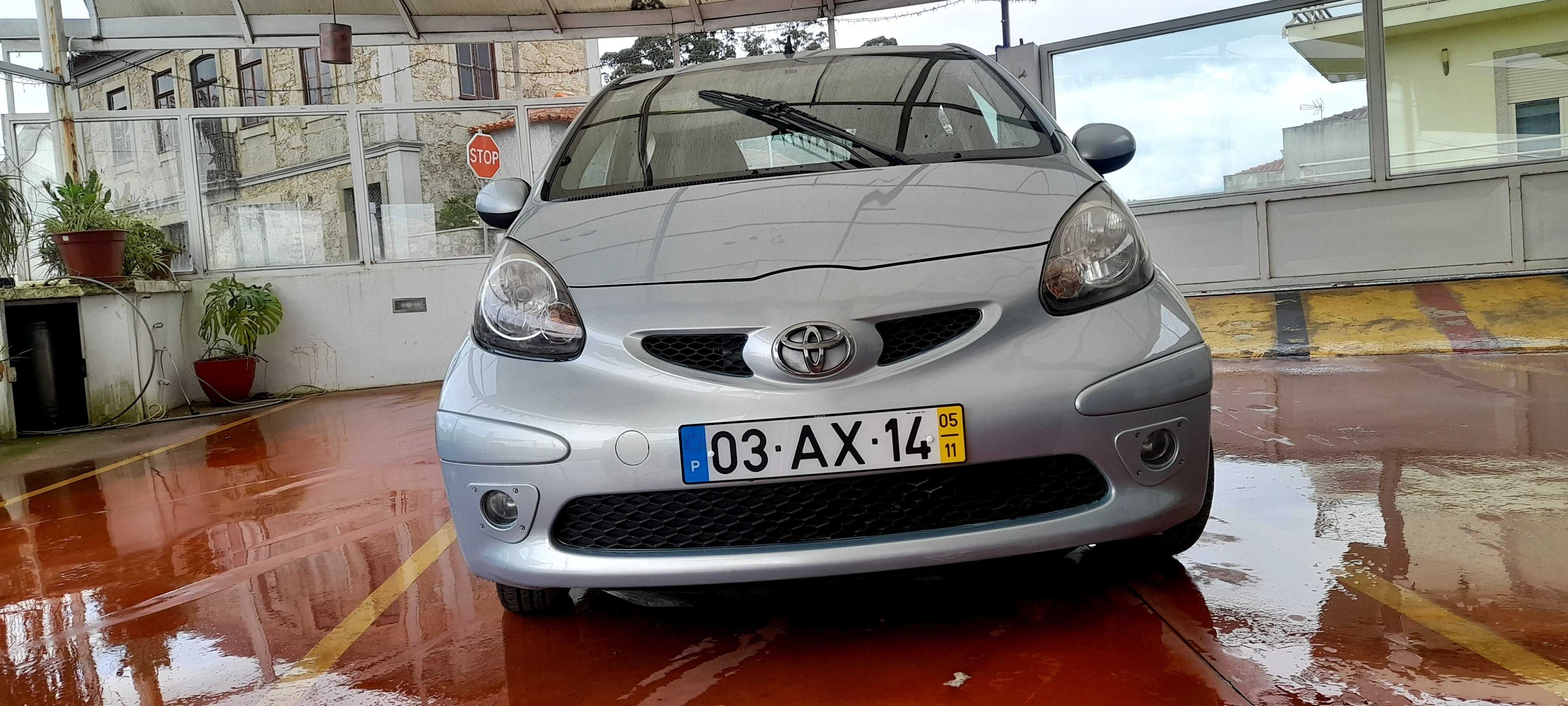 Toyota Aygo impecável com garantia