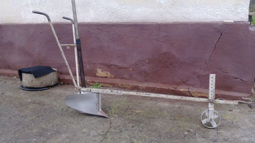 Плужок (підгортач, окучник), граса (культиватор), маркер городній