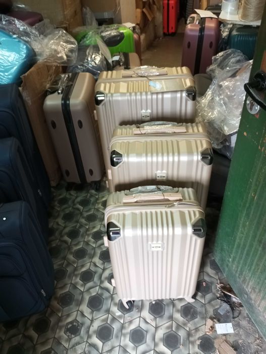 walizka średnia xl  podróżna na 4 kołach z abs