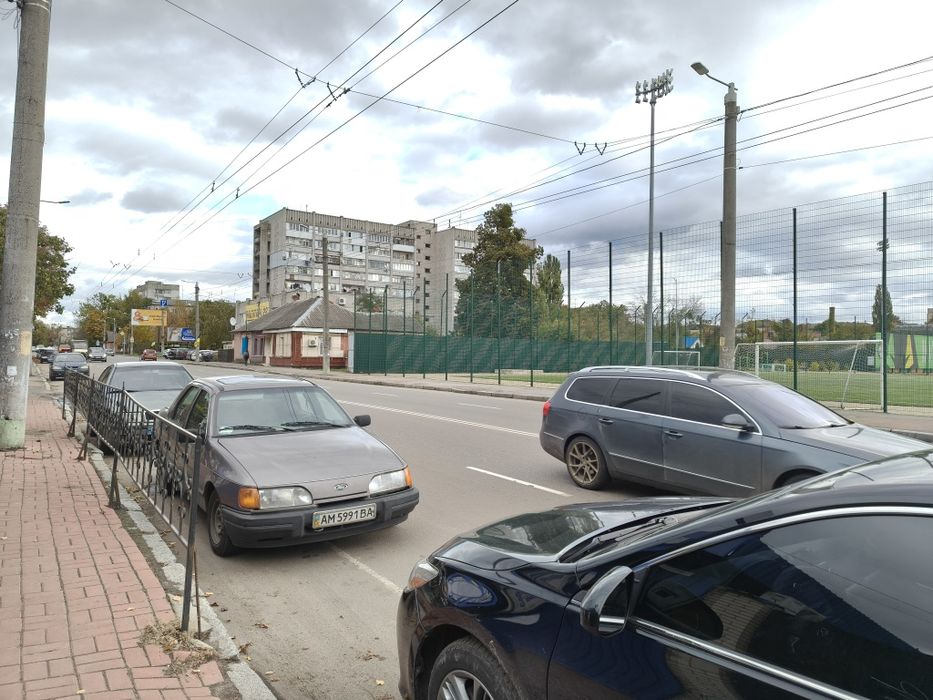 Центр міста. Оренда частина будинку з окремими своїм двором та входом.