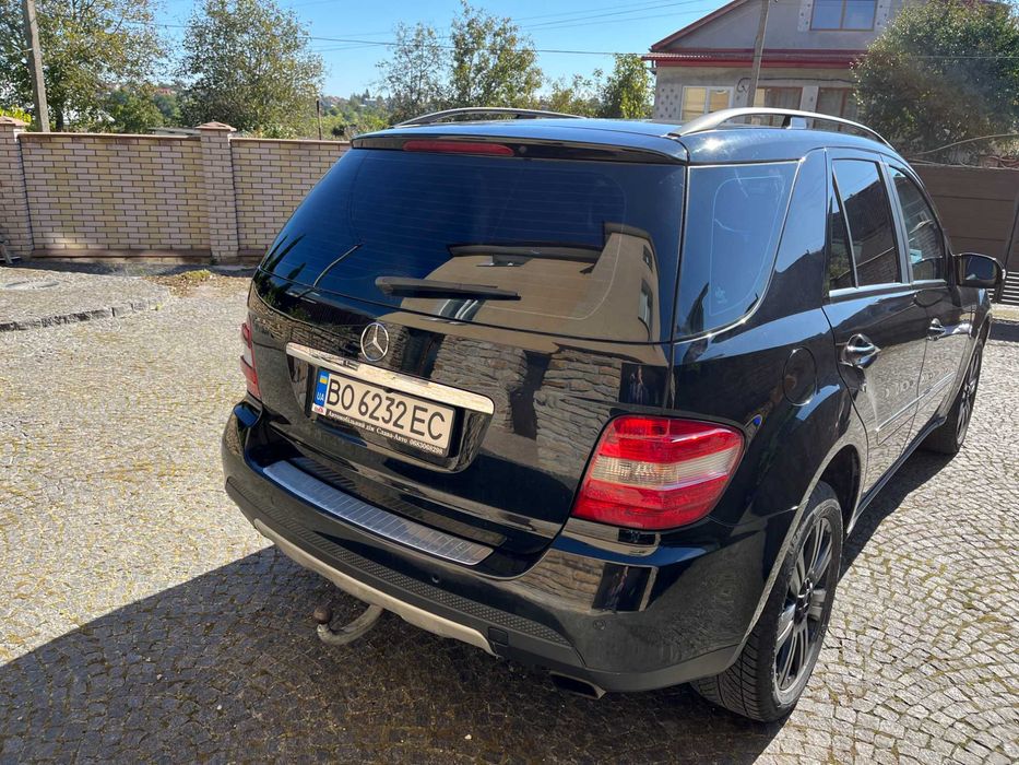 Mercedes-Benz ML 320. 2006 року