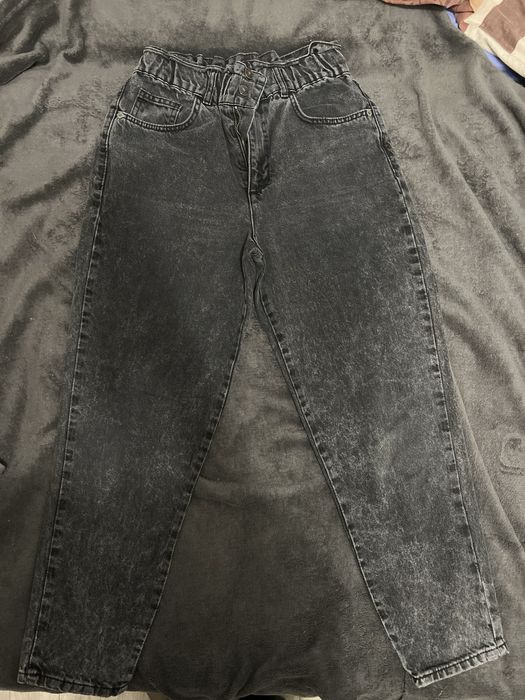 Чорні жіночі джинси