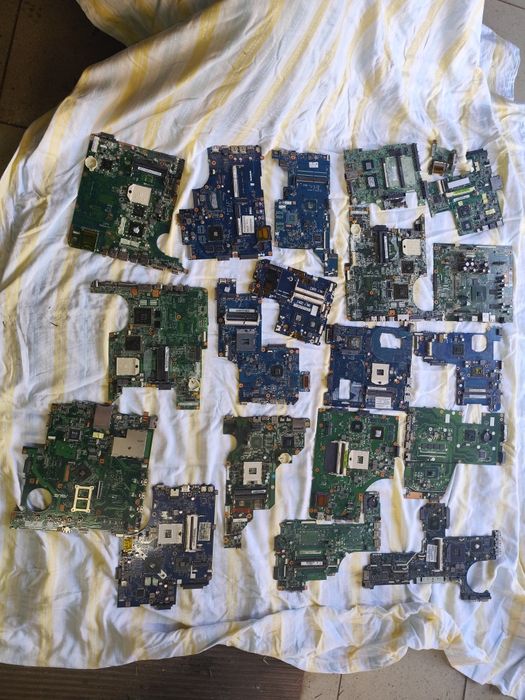 Płyty główne do laptopów  złom elektroniczny
