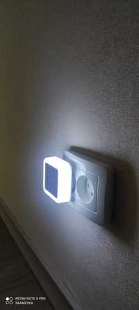 Світильник-нічник з автоматичним датчиком освітлення