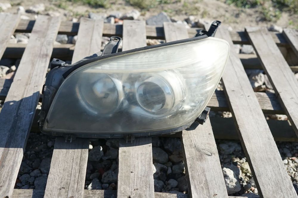 Lampa przód przednia lewa Toyota RAV4 III Anglik