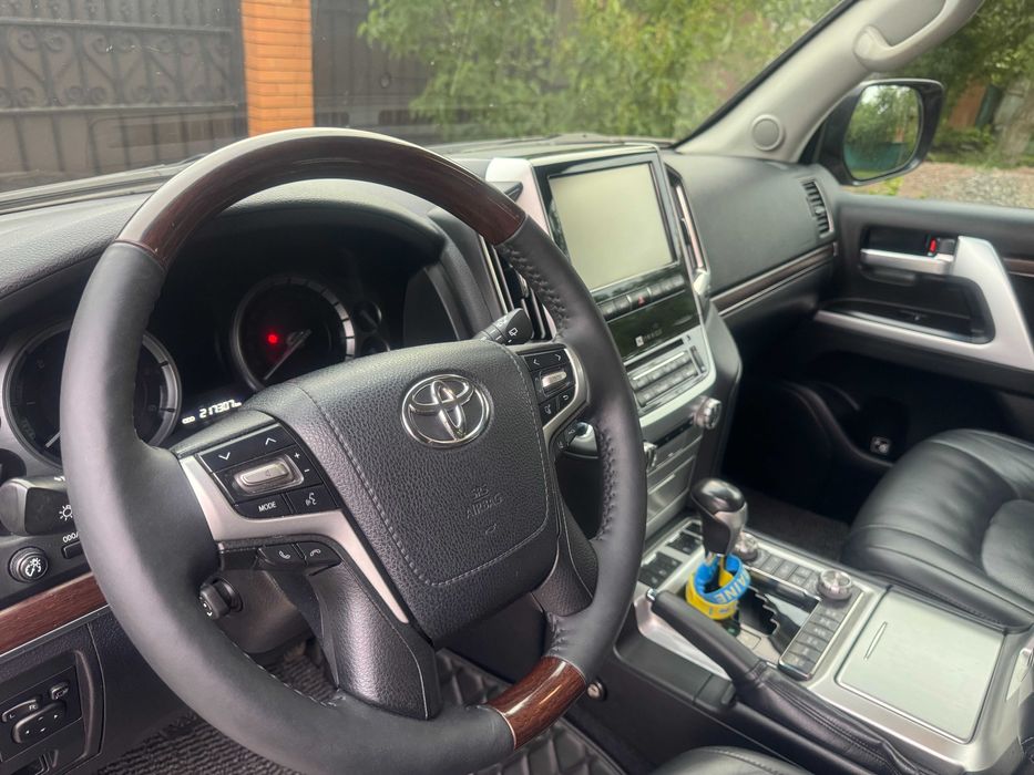 Toyota Land Cruiser 200 дизель автомат