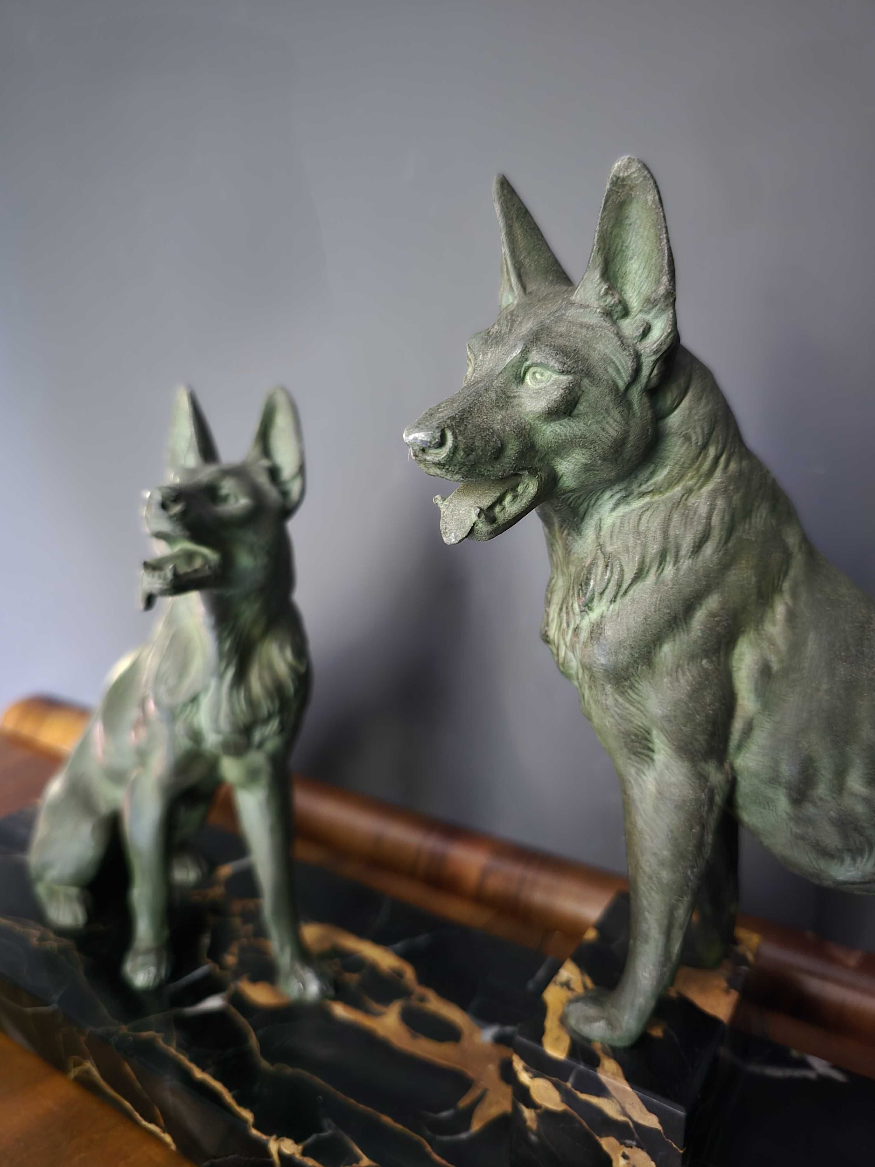 Duża rzeźba art deco Francja psy owczarki sygnowana L. Carvin - Łódź