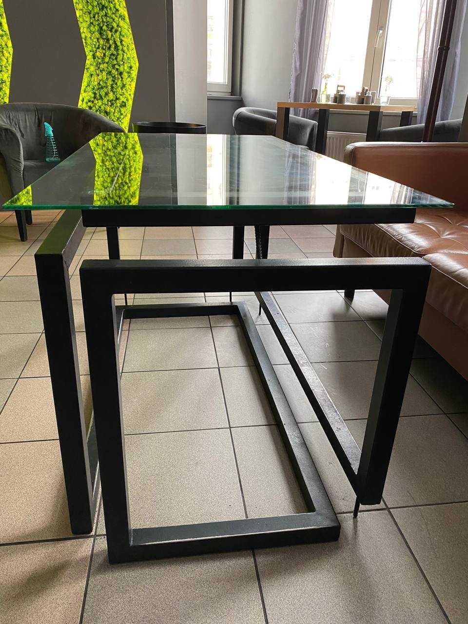 szklany stół metalowe nogi