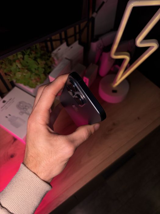 iPhone 15 Pro 256 Gb + Airpods 4 у подарунок + В бронеплівці