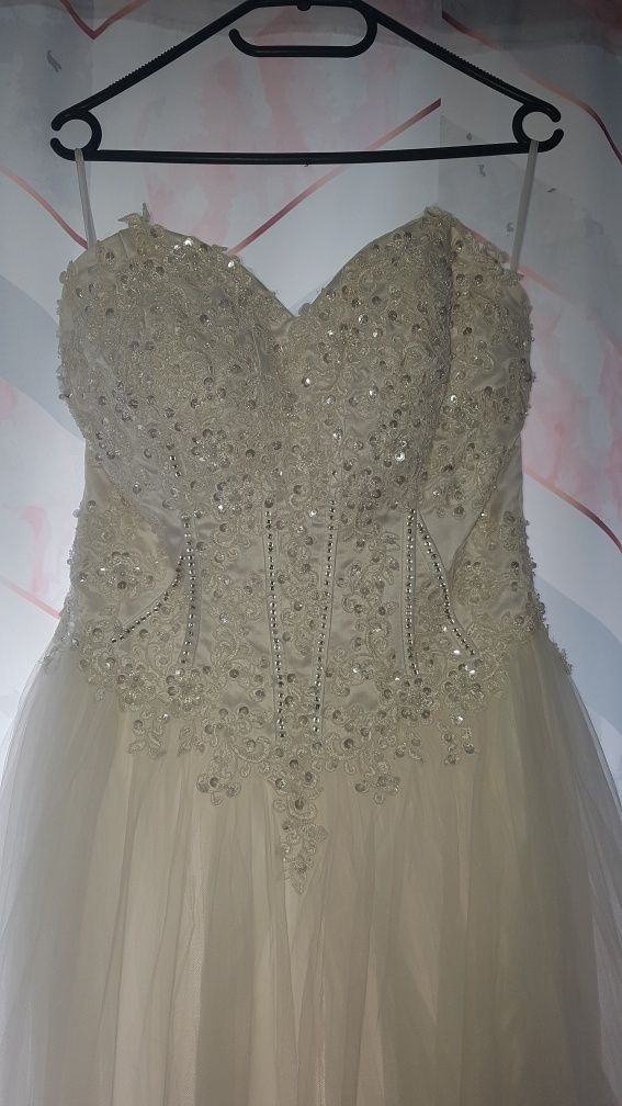Suknia ślubna koronka, piękny gorset V, śmietankowa