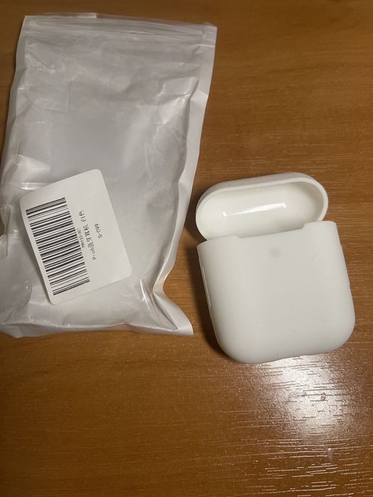 силиконовые чехол для Apple Airpods в белом цвете