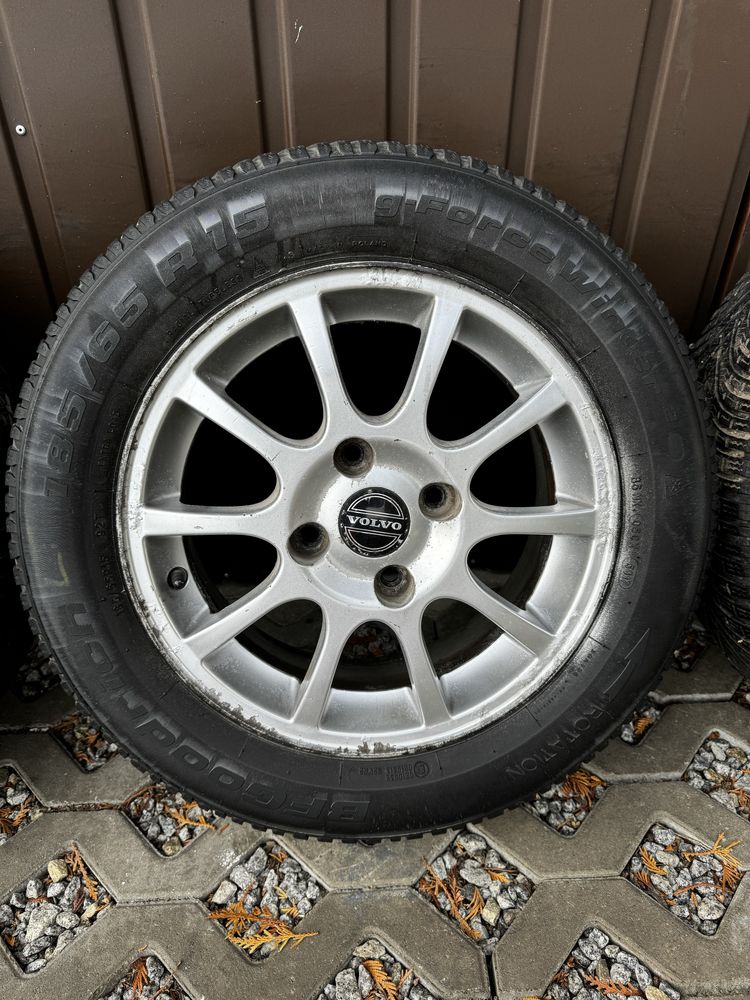 Koła Felgi 4x114.3 z Oponami zimowymi 185/65/15  Volvo S40 V40