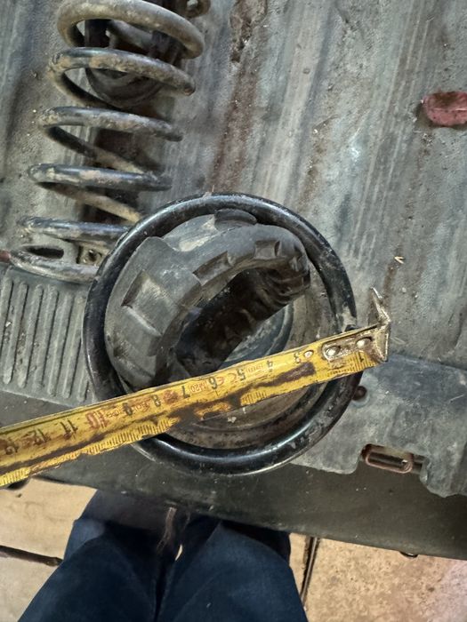 Продам задні пружини піввісь дверні карти на Ford escort orion mk4