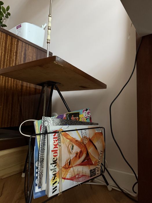 Lampa stojąca z gazetnikiem vintage prl