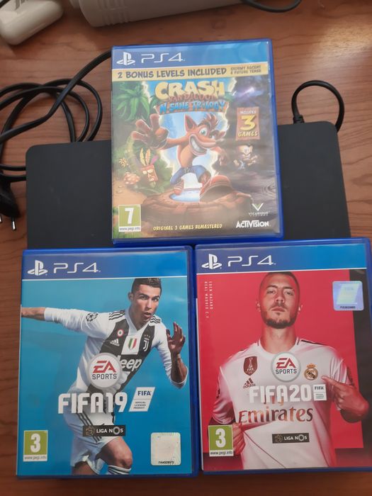 PS4 + 3 Jogos Originais
