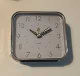 Budzik analogowy quartz stojący