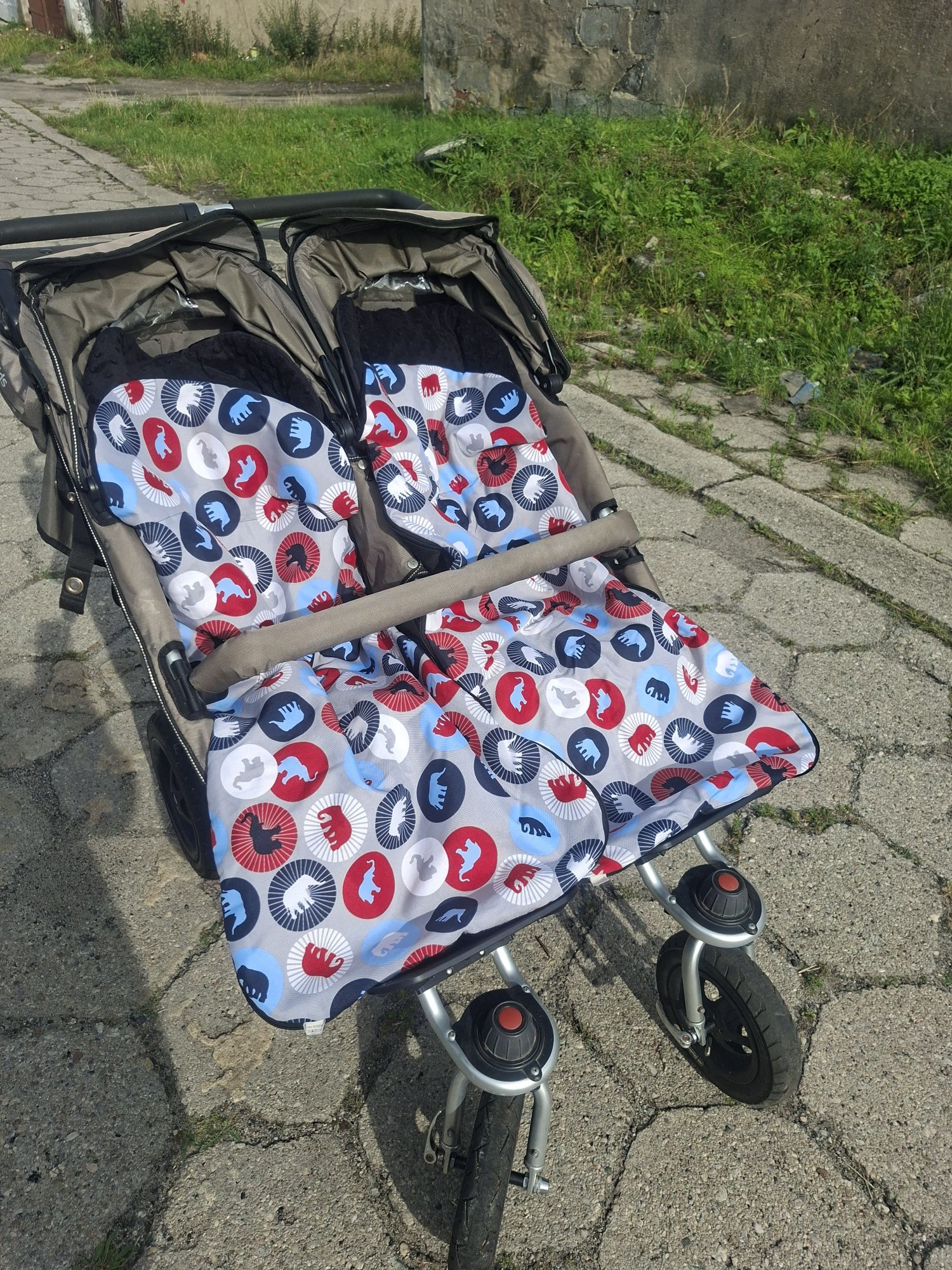 Wózek tfk ze śpiworkami. Rok po roku BLIŹNIAKI