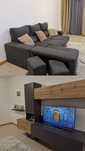 Sofá chaise long  e móvel moderno de sala