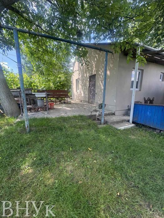 Земельна ділянка в межах Луцька з будинком!