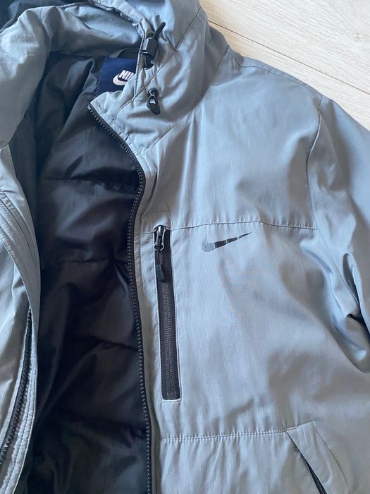 Продам куртку осеннюю Nike  в хорошем состоянии