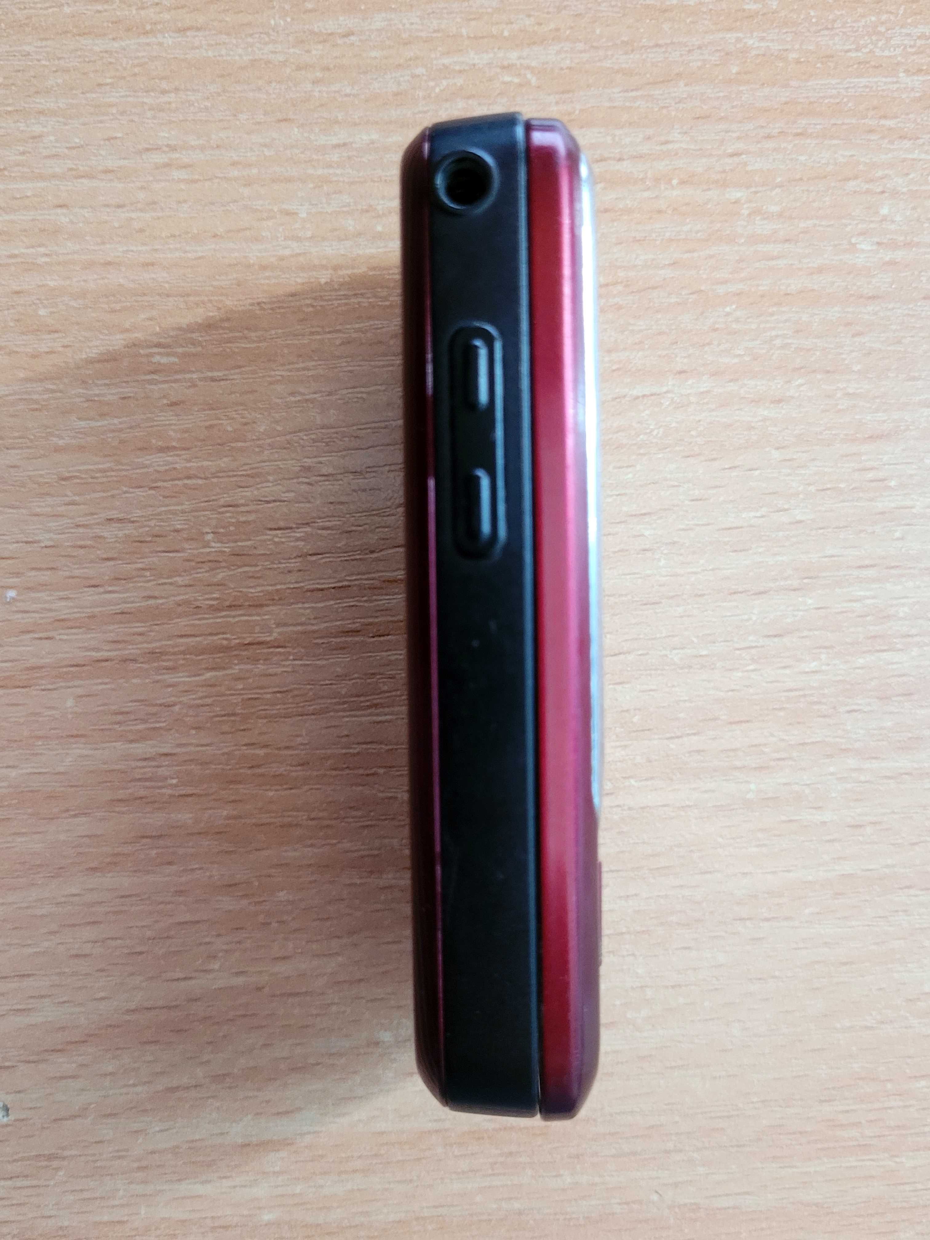Телефон Samsung SGH-B520 + наушники, зарядка и microSD