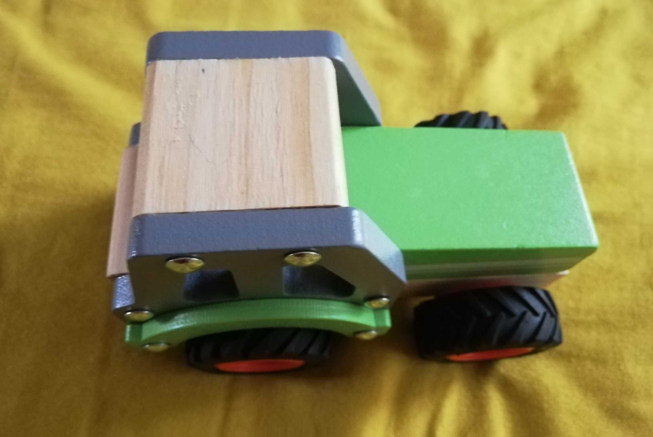 Traktor zabawka dla dziecka mini Matters drewno+guma do rączki 10m+