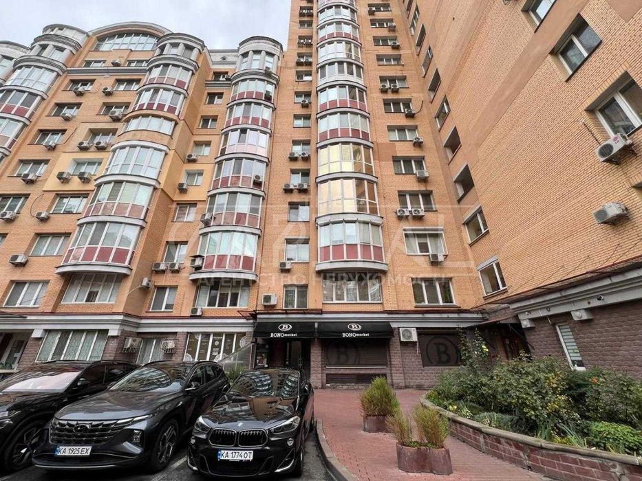 В ЖК «Оазис» (Оболонь) здається простора 4-к.квартира.