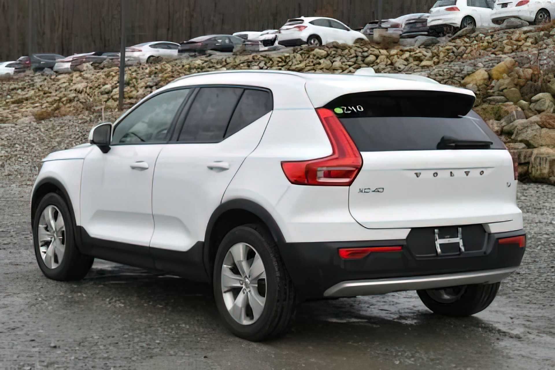 2020 Volvo XC40 T4 Momentum