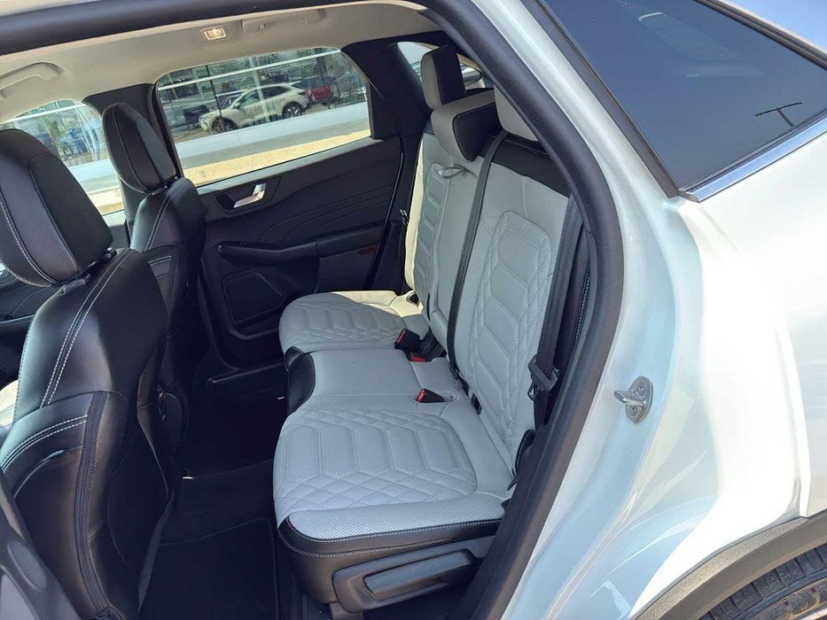 Ford Escape Hybrid      2023