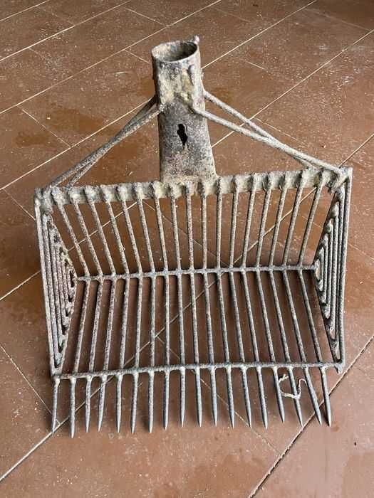 Ancinho ferro ou inox