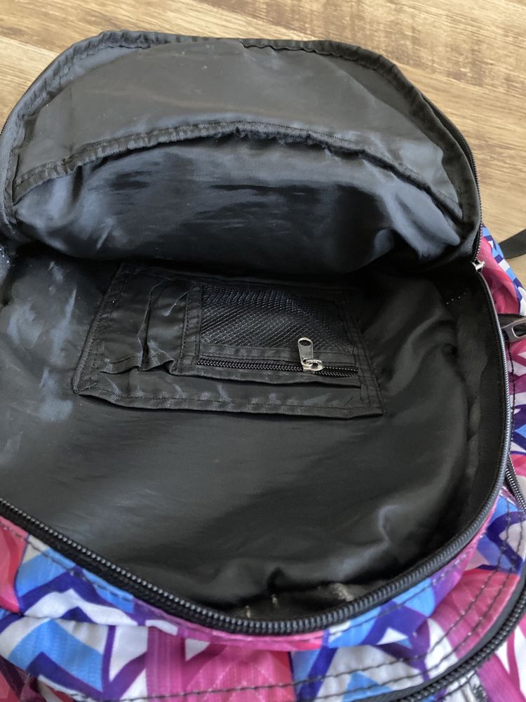 Plecak Gravity backpack dla dziewczynki usztywniany dużo kieszonek